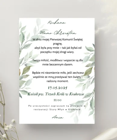 Zaproszenie na Pierwszą Komunię Świętą dla Matki Chrzestnej z zielonymi liśćmi w tle