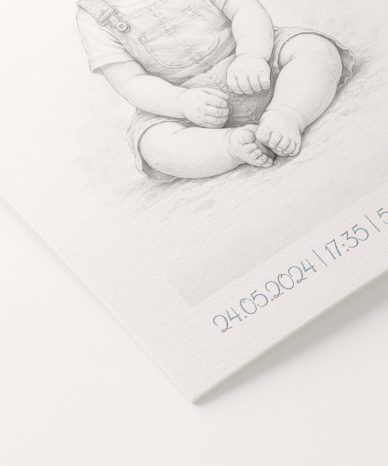 Metryczka dla chłopca z ołówkowym rysunkiem dziecka siedzącego w ogrodniczkach