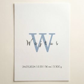 Metryczka Urodzenia z Inicjałem – Niebieska, Minimalistyczna